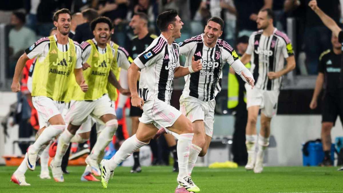 La Juventus ha un nuovo "CENTENARIO": 100 presenze con la maglia bianconera | Ma vs Napoli è stato uno dei peggiori
