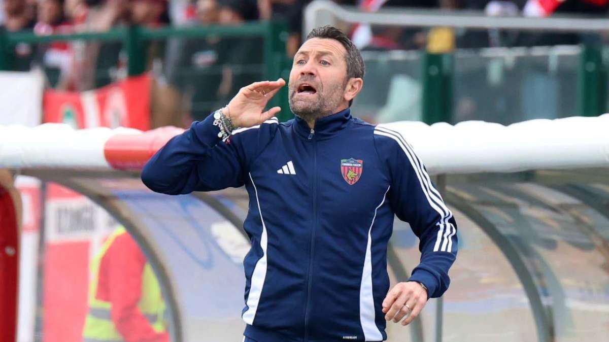 Antonio Busc&egrave;, allenatore del Cosenza, credit: Cosenza Calcio / 