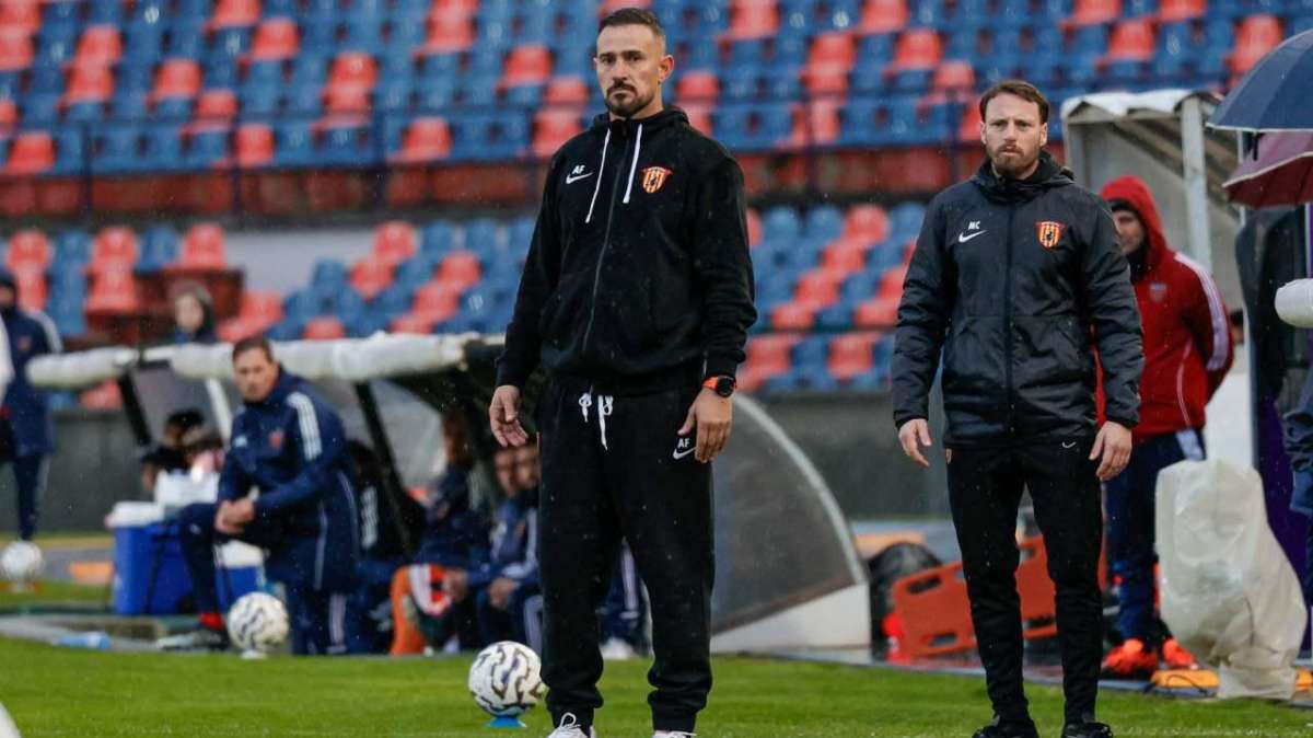 L'allenatore del Benevento, Floro Flores, crediti Imago, www.lacasadic.com