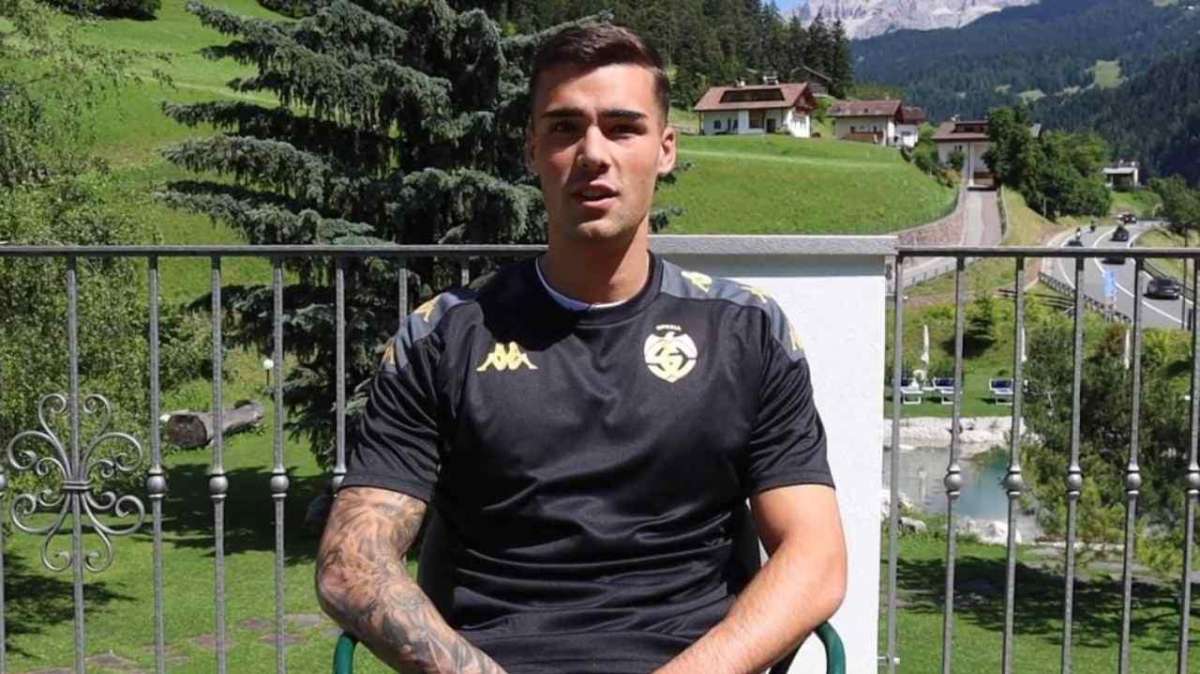 Laurens Serpe con la maglia dello Spezia