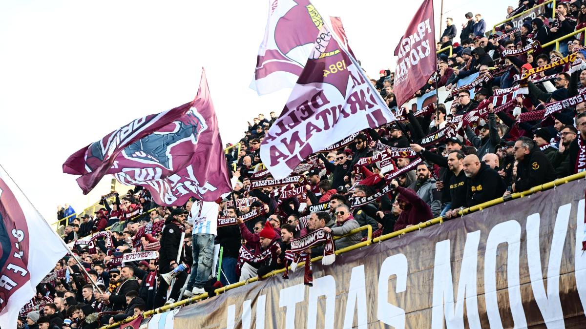 Crotone-Salernitana, sospesa la vendita dei biglietti fuori dal settore ospiti ai residenti nella provincia di Salerno