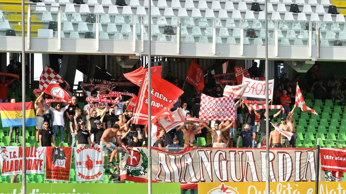 Triestina, sfida cruciale contro la Pergolettese: Marino carica la squadra: “Ogni gara va vinta, penalizzazione o no”