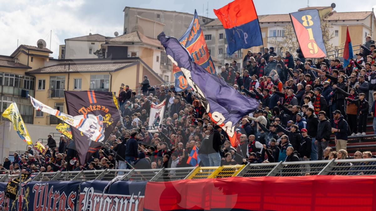 Potenza, febbre da Coppa Italia: al Viviani lunghe code all'apertura della prevendita