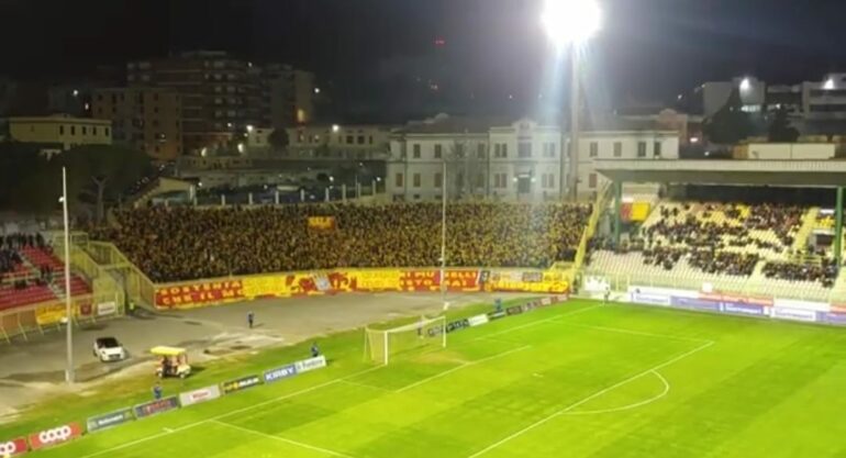 Curva tifosi catanzaro