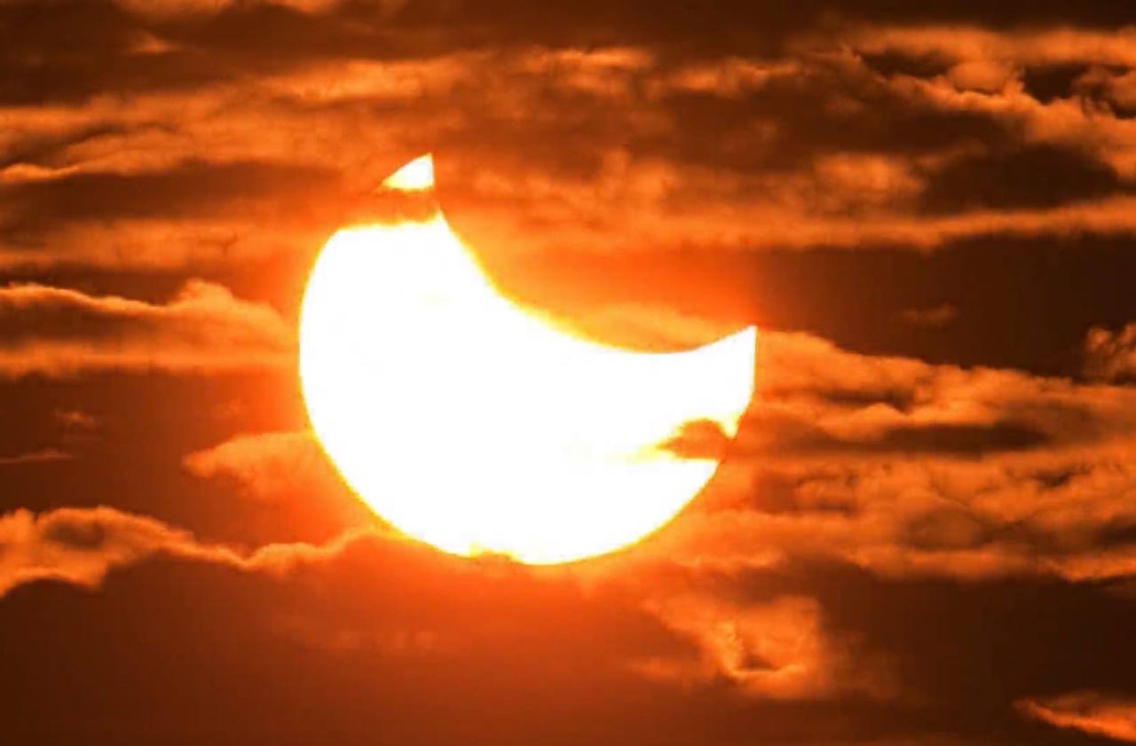 Eclissi Di Sole 29 Marzo 2025 Eclissi parziale di sole oggi: quando e come vederla in Italia