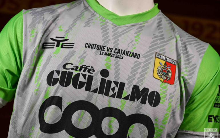 Catanzaro maglia commemorativa cutro