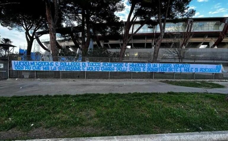 Striscione tifosi Pescara Sebastiani