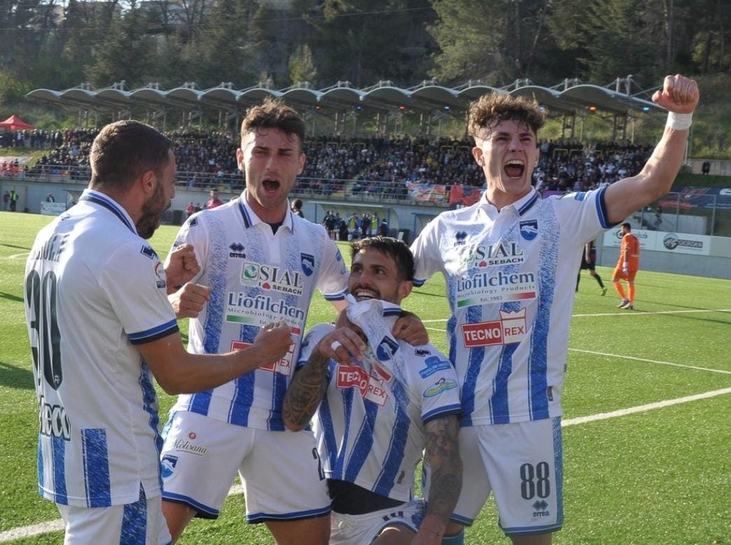 pescara squadra esultanza