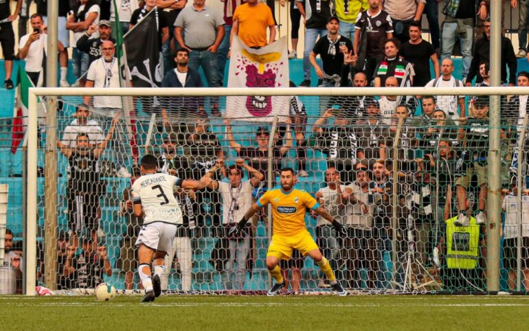 Melgrati durante un calcio di rigore