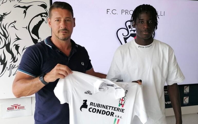 Pro Vercelli, c’è il primo acquisto: ufficiale l’arrivo di Ousmane Niang