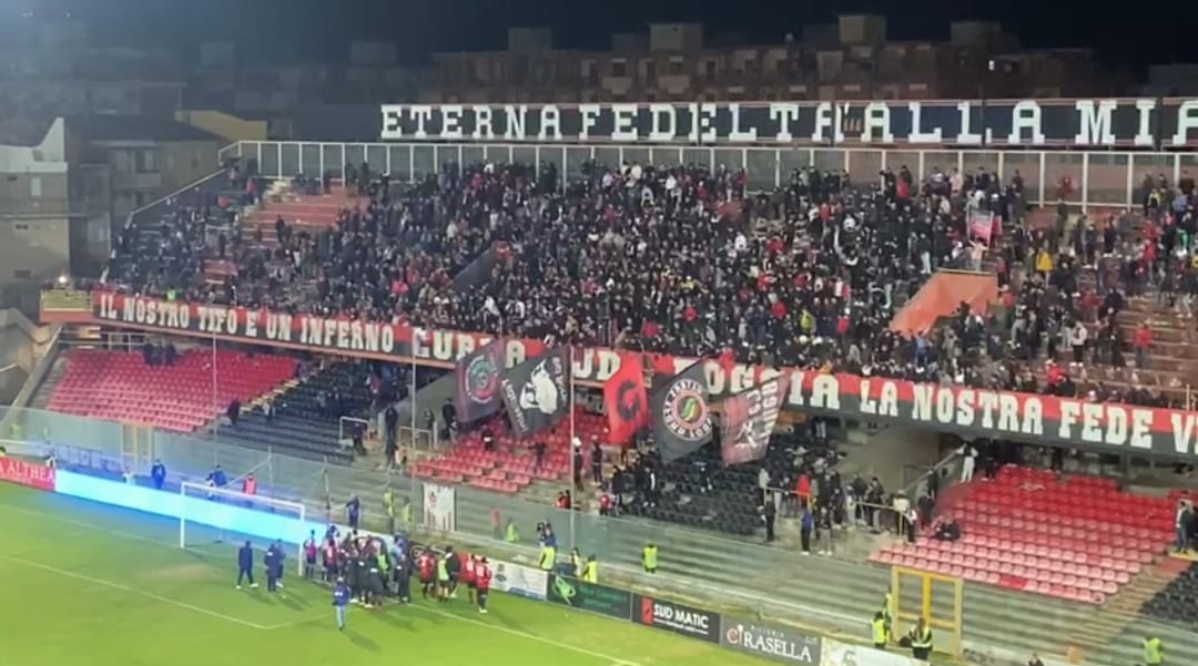 Foggia tifosi contestazione