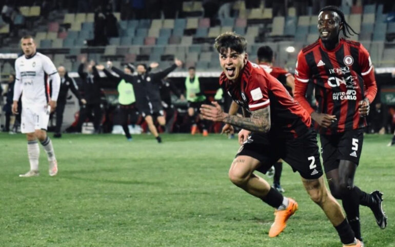 Alessandro Silvestro con la maglia del Foggia