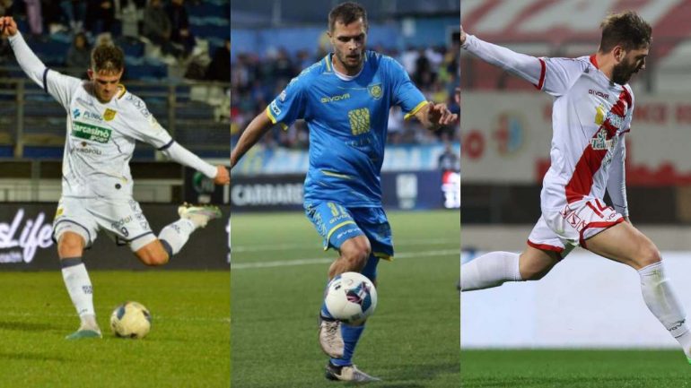 Adorante (Juve Stabia), Finotto (Carrarese), Galuppini (Mantova) in azione di gioco - copertina