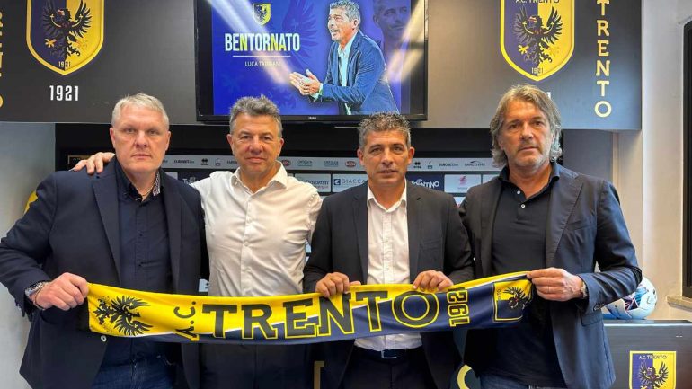 La dirigenza del Trento durante la conferenza stampa di Tabbiani