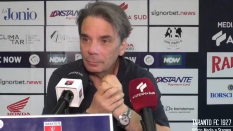 L'allenatore del Taranto, Ezio Capuano, in conferenza stampa