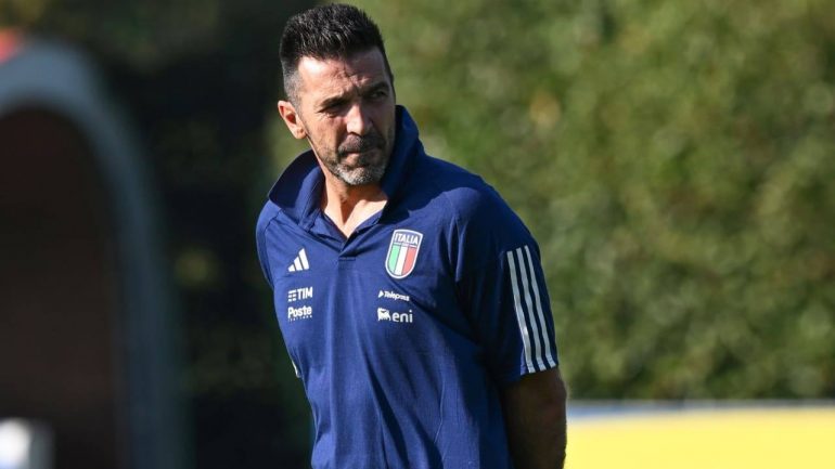 Buffon con la maglia della nazionale italiana