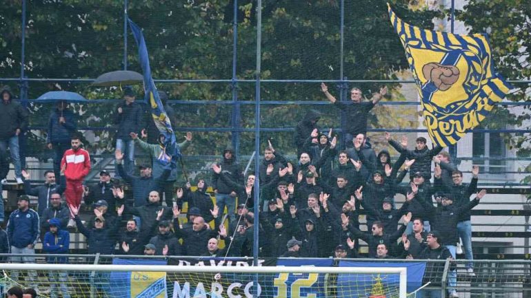 Tifosi Pergolettese credit Pergo A.Pena copertina