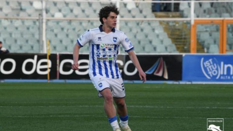 Matteo Dagasso con la maglia del Pescara - credit: Pescara - www.lacasadic.com