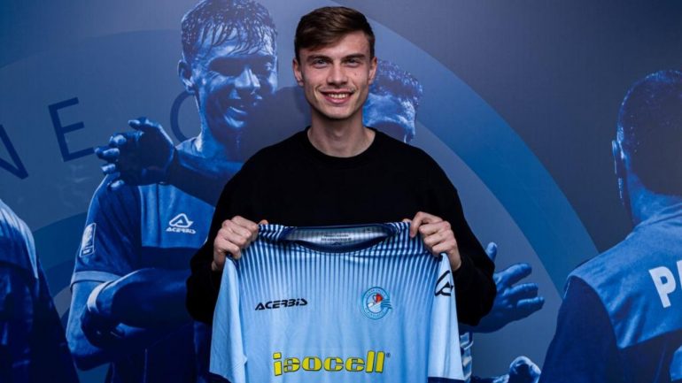 Gabriele Boloca dopo il rinnovo con l'AlbinoLeffe - Credits: U.C. AlbinoLeffe