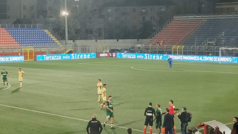 Lescano al momento della sostituzione - www.lacasadic.com