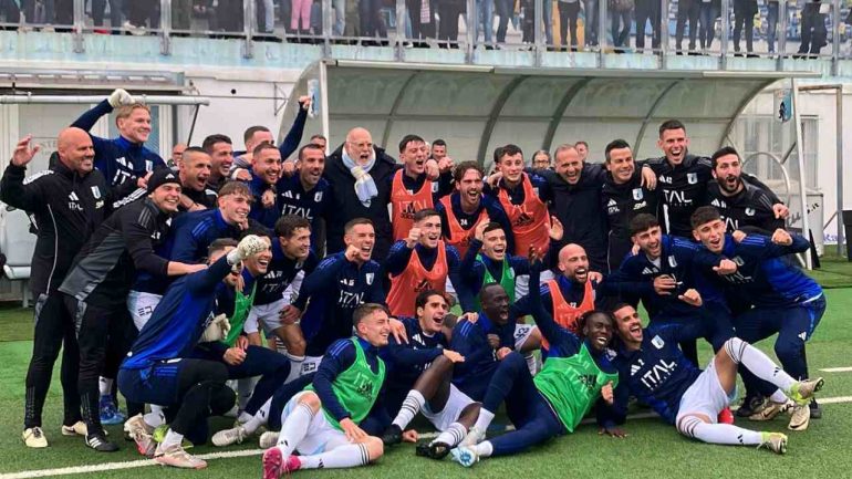 Promozione Virtus Entella, la festa dei giocatori in campo , www.lacasadic.com