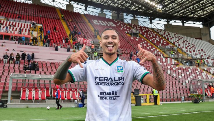 Valerio Crespi con la maglia della Feralpisalò, credits: Feralpisalò / www.lacasadic.com