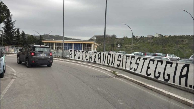 Striscione Potenza - www.lacasadic.com