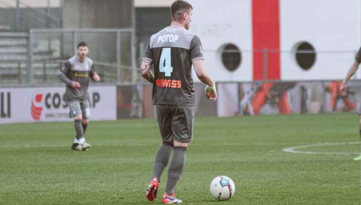 Simone Potop con la maglia dell'AlbinoLeffe, credit Martina Cutrona | lacasadic.com