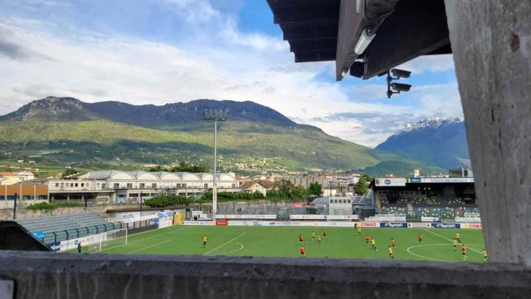 La tribuna aggiuntiva costruita dal Trento | lacasadic.com