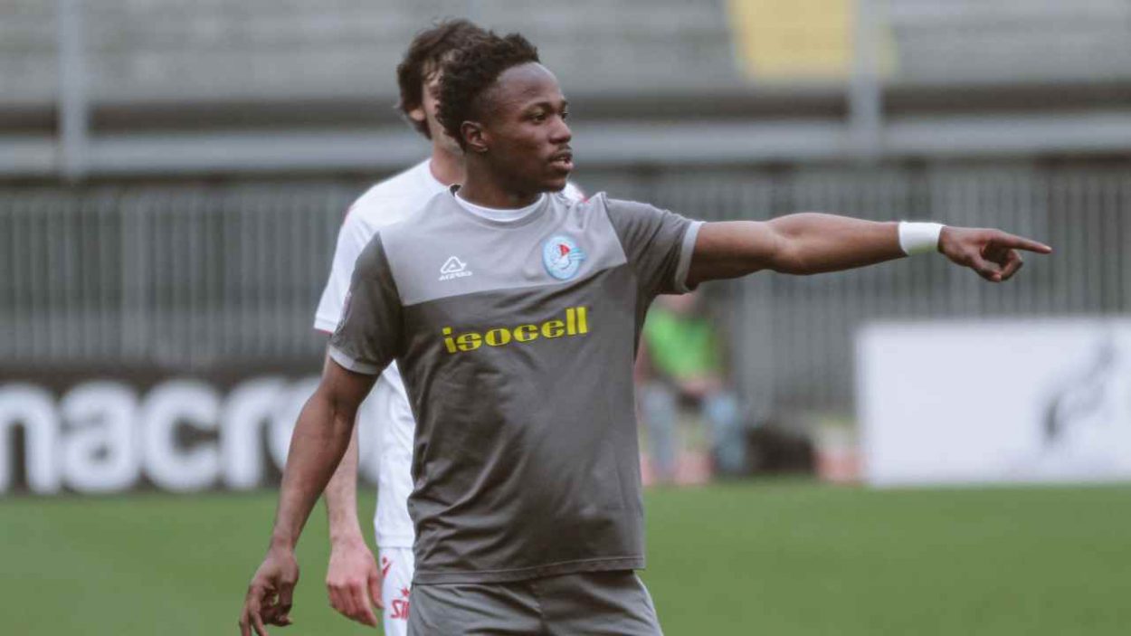 Zoma con la maglia dell'AlbinoLeffe, credit Martina Cutrona | lacasadic.com