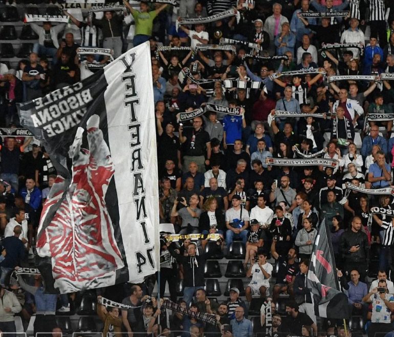 I tifosi dell'Ascoli allo stadio