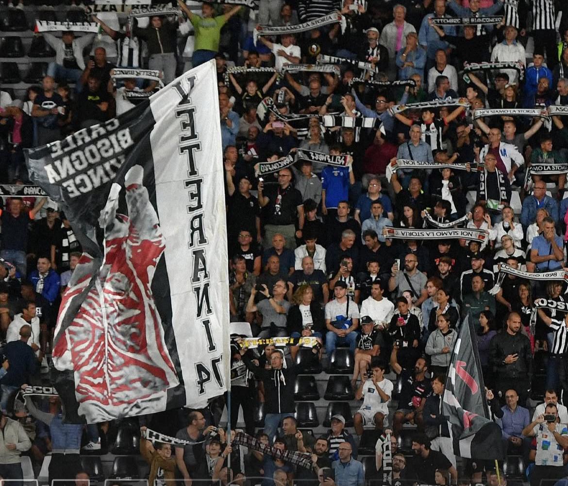 I tifosi dell'Ascoli allo stadio