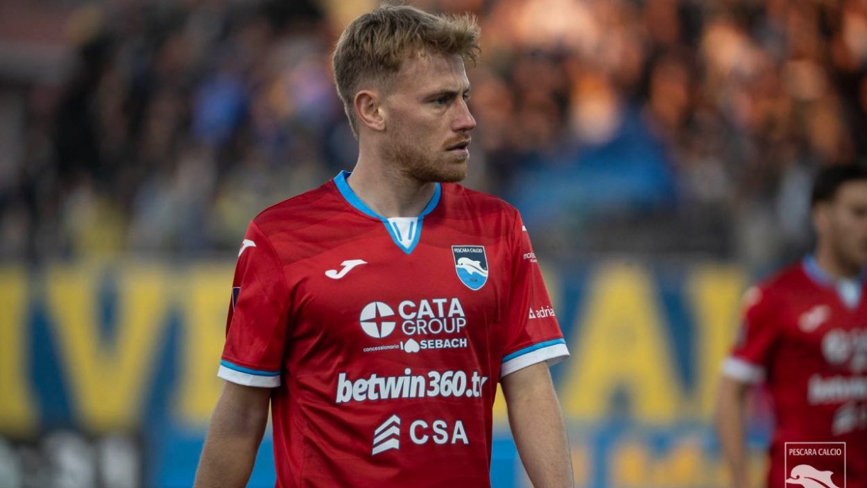 Meazzi con la maglia del Pescara, credit: Pescara Calcio 1936 - Mucciante / www.lacasadic.com