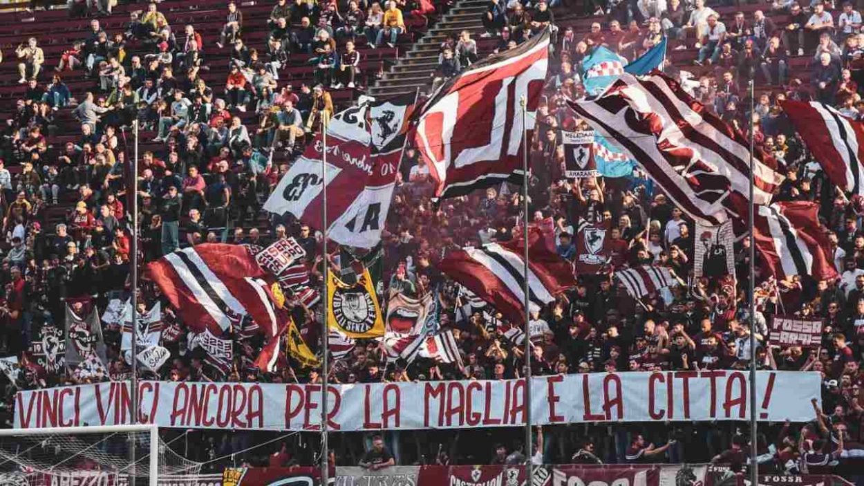Tifosi Arezzo (credit_ Arezzo) _ www.lacasadic.com
