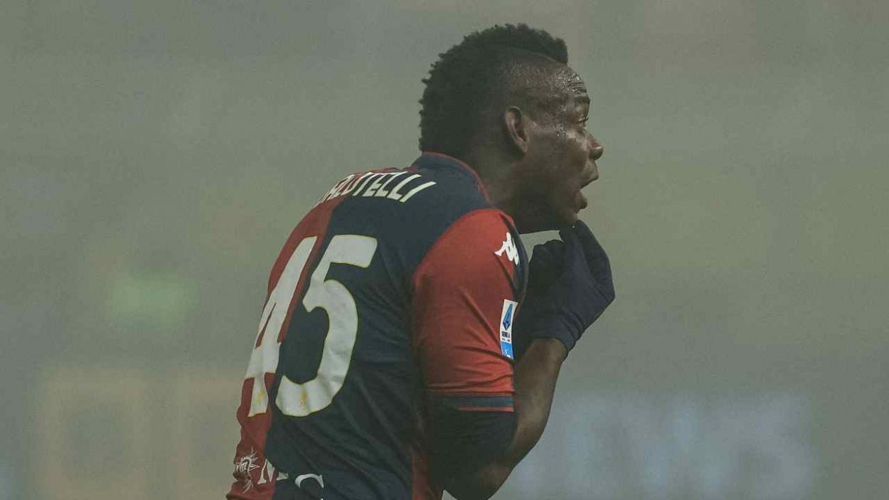 Mario Balotelli con la maglia del Genoa, Imago | lacasadic.com