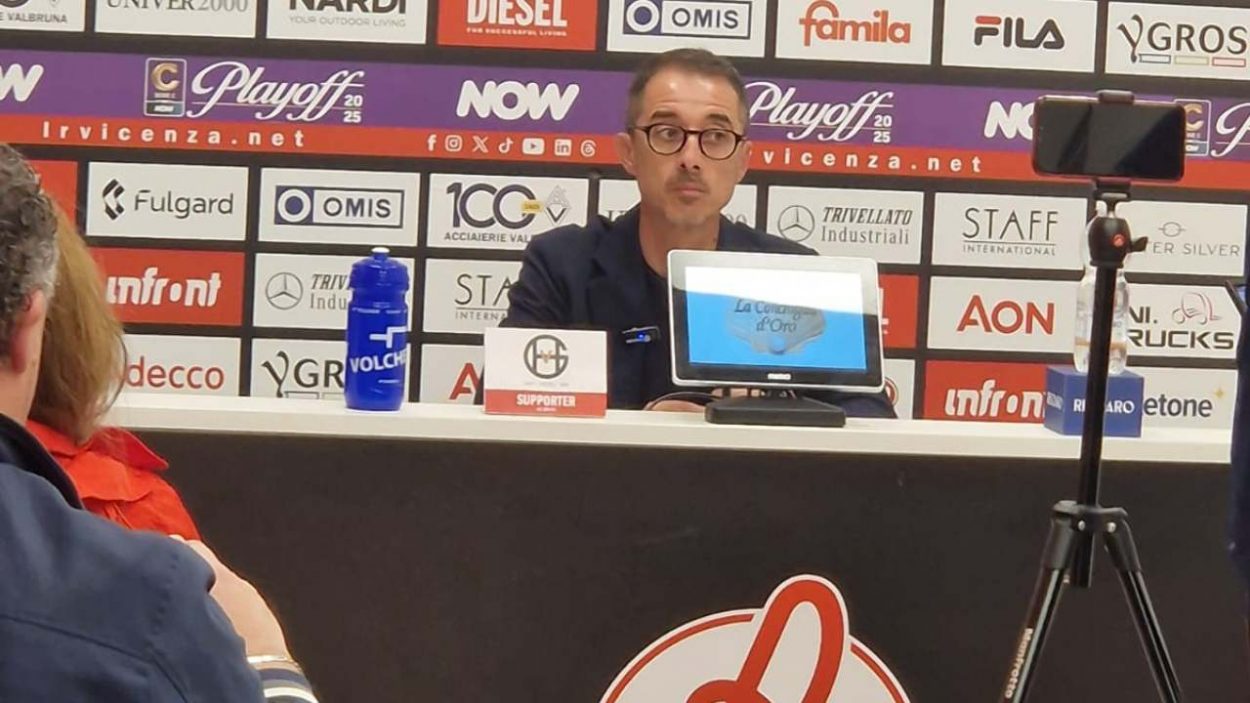 L'allenatore del Crotone Longo