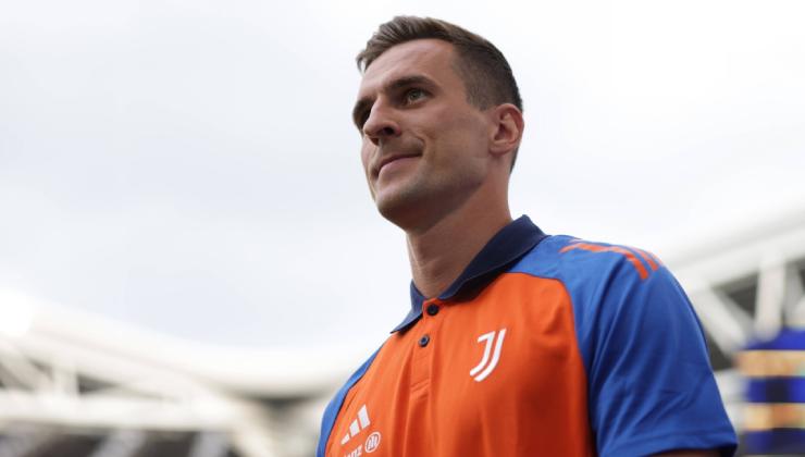 Milik con la maglia della Juventus, Imago, www.lacasadic.com