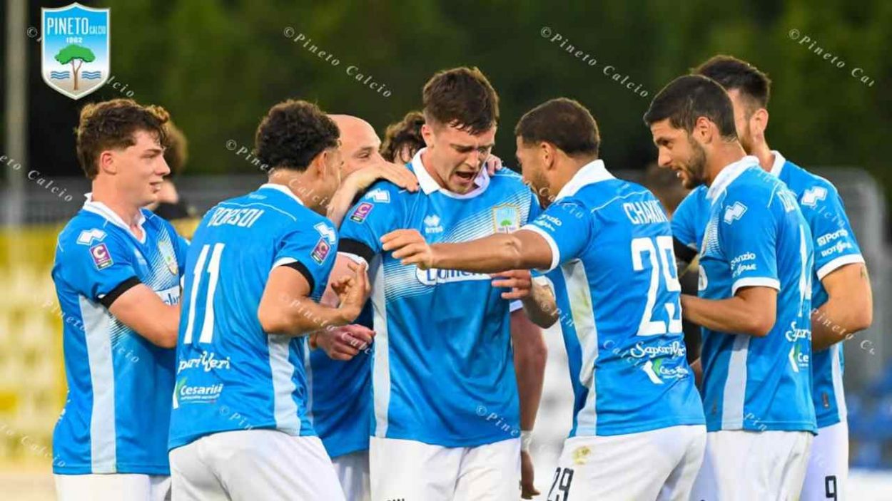 La squadra del Pineto, credit Pineto Calcio | lacasadic.com