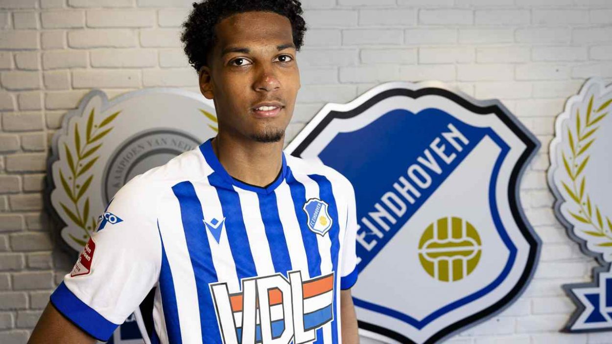 Van Aarle con la maglia dell'FC Eindhoven, credit Imago | lacasadic.com