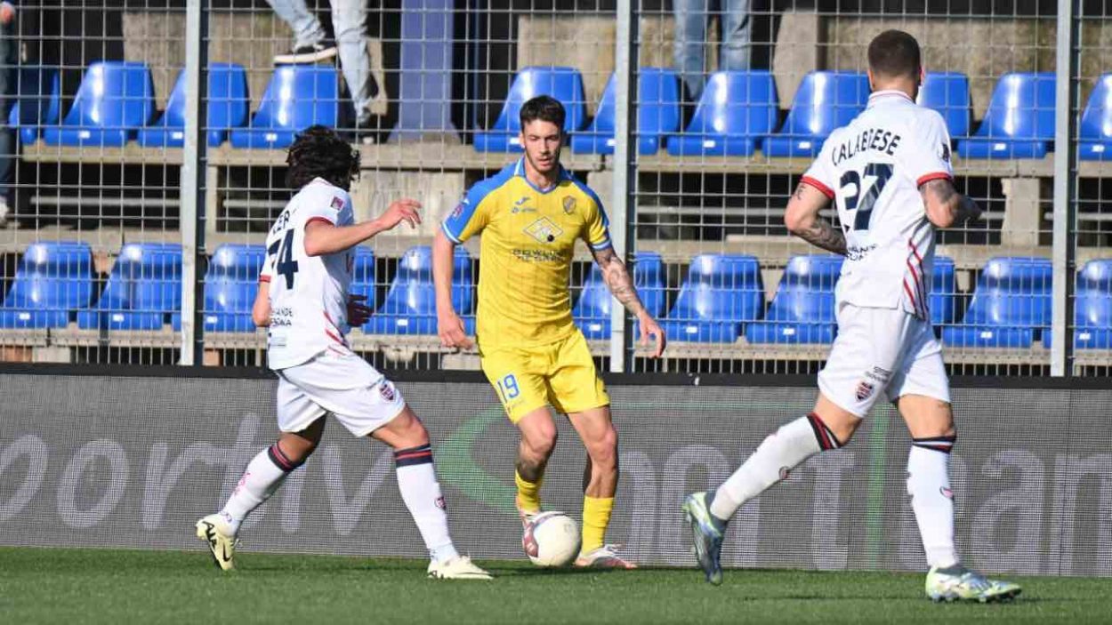 Damiano Basili con la maglia della Pergolettese, credit: fb Pergolettese / www.lacasadic.com