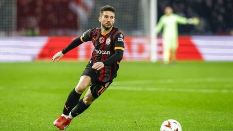 Dires Mertens con la maglia del Galatasaray
