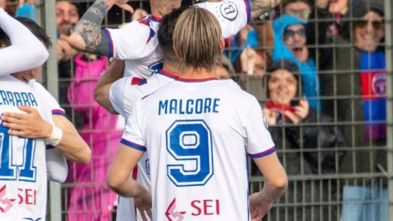 malcore con la maglia del casarano