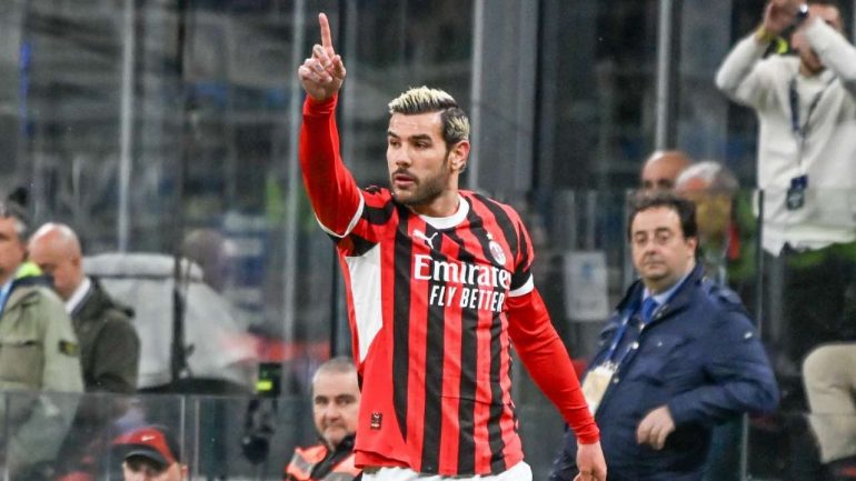 Il giocatore del Milan Theo Hernandez