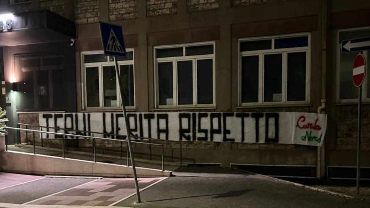 Striscione della Curva Ternana - www.lacasadic.com