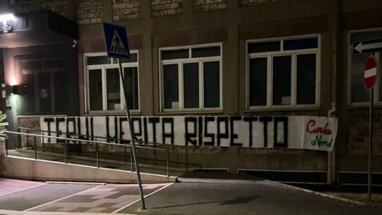 Striscione della Curva Ternana - www.lacasadic.com