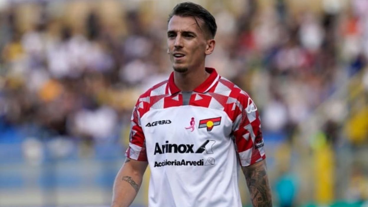 Jari Vandeputte con la maglia della Cremonese, credit: IMAGO / www.lacasadic.com