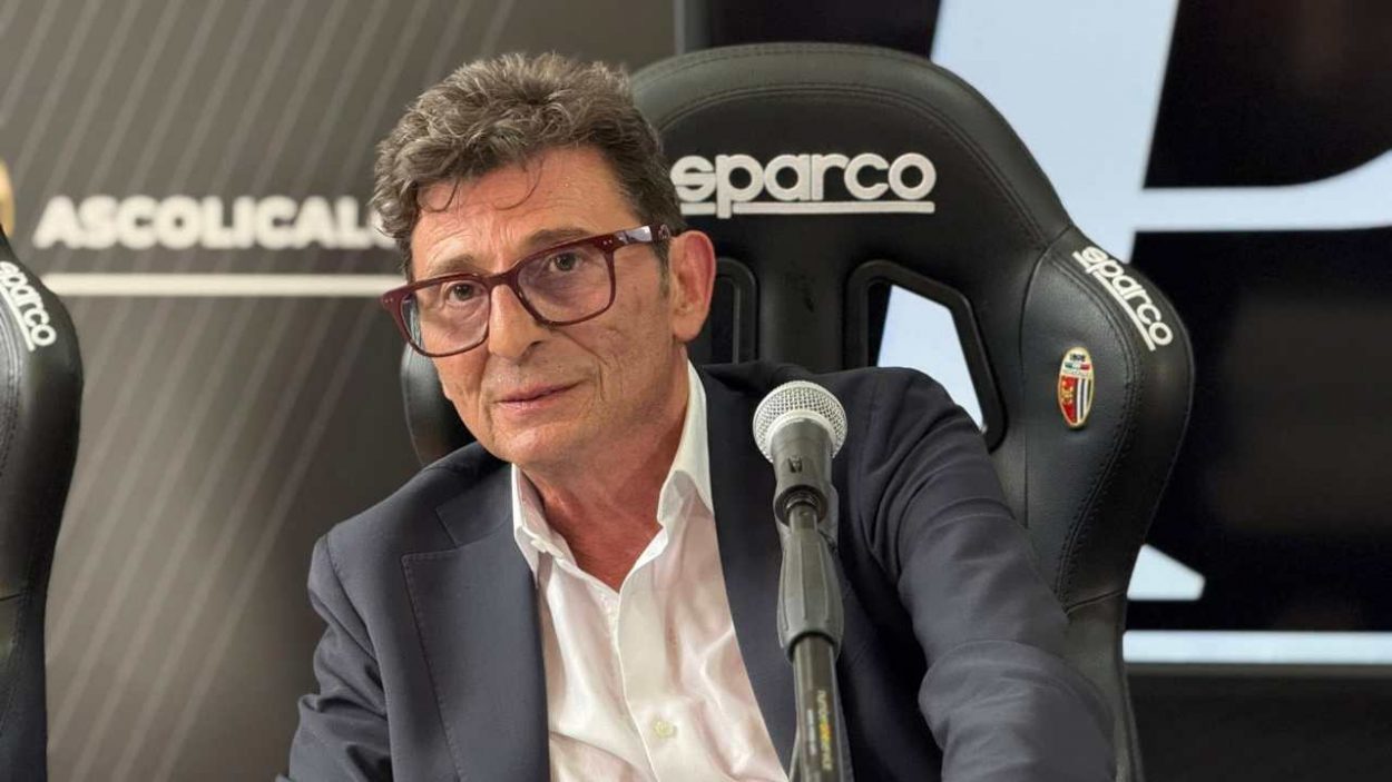 Passeri in conferenza stampa
