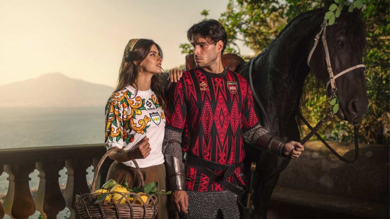 Sorrento nuove maglie. Credit: Sorrento Calcio 1945