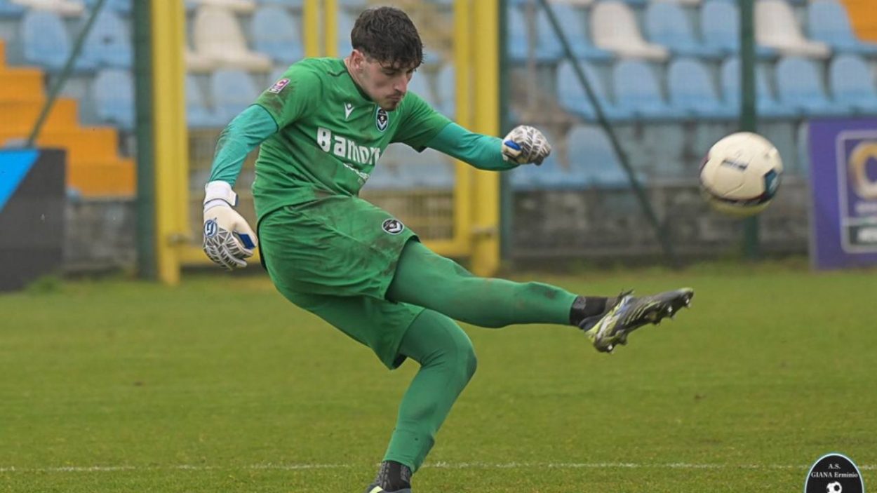 Stefano Mangiapoco con la maglia della Giana Erminio