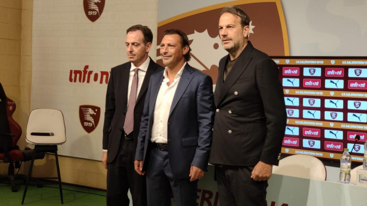 Conferenza di presentazione di Raffaele con la Salernitana - www.lacasadic.com